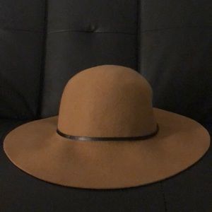 Floppy felt hat